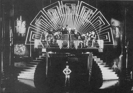 re: PHOTO FLASH! Original 1975 Broadway production of Bob Fosse's CHICAGO! (BroadwayWorld.com) Chicago The Musical Set Design, Cabaret Set Design, Chicago Set Design, Retro Set Design, Drowsy Chaperone, Bugsy Malone, Chicago Musical, Bob Fosse, Hollywood Wedding