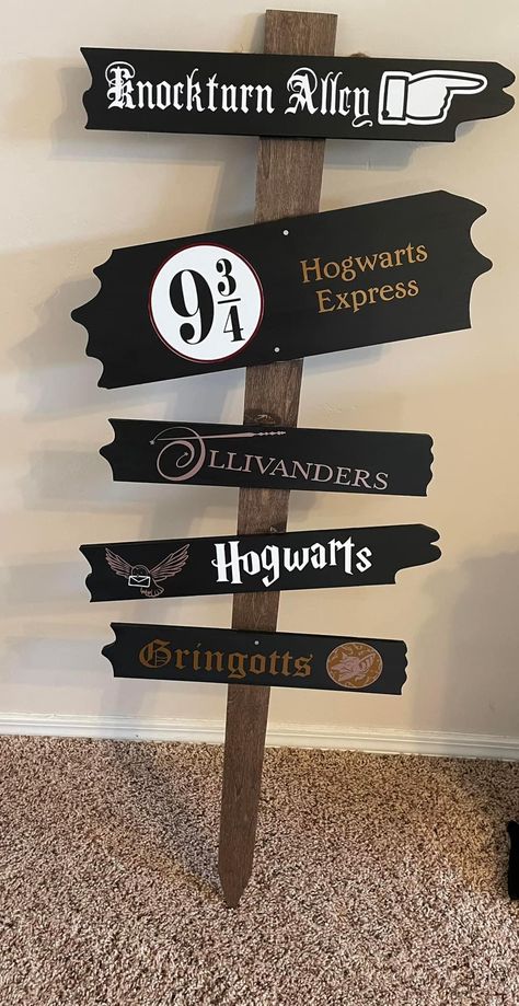 Welcome To Hogwarts Sign, Goblet Of Fire Diy, Harry Potter House Decor, Hogwarts Sign, Harry Potter Theatre, Slytherin Party, Harry Potter Bridal Shower, Harry Potter Movie Night, Harry Potter Theme Birthday