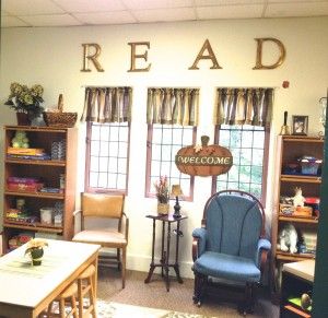 Erin Klein created a comfortable reading nook for her students. Collaborative Learning Spaces, Classroom Seating Arrangements, Modern Teacher, Alternative Seating, Classroom Seating, Curriculum Mapping, Classroom Freebies, High School Classroom, Flexible Seating