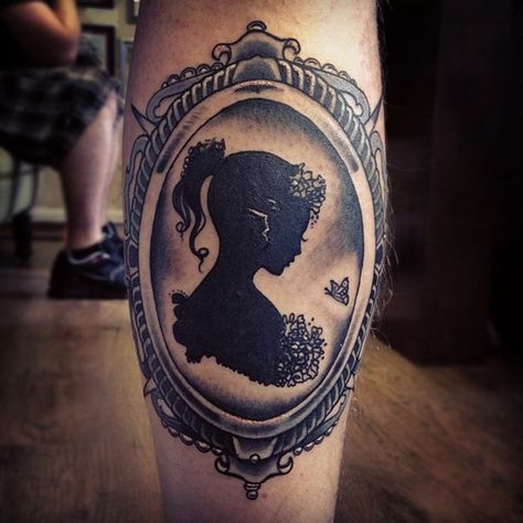 Cameo tats. I want a canoe of my kids one day Cameo Tattoo, Framed Tattoo, Silhouette Tattoos, Facial Tattoos, Up Tattoos, Symbolic Tattoos, Antique Inspiration, Skin Art, Chest Tattoo