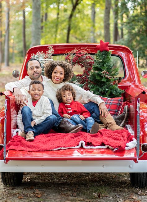 Christmas Photographer, Christmas Mini Shoot, Baptism Pictures, Vintage Truck Christmas, Truck Photo, Holiday Mini Session, Christmas Red Truck, Family Christmas Pictures, Christmas Shoot