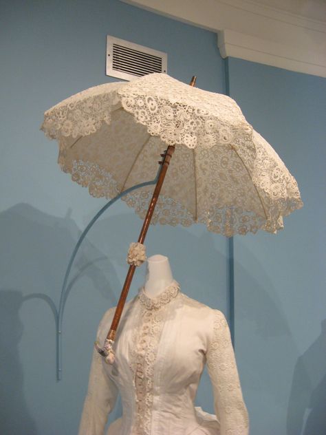 White cotton and eyelet bodice and skirts (American, c. 1885-1889), Irish lace parasol with silk lining, wood handle, porcelain handle (c. 1910) Justine Dancer, Victorian Parasol, Fancy Umbrella, Lace Umbrella, Lace Parasol, Umbrella Decorations, Cute Umbrellas, Kent State University, Kent State