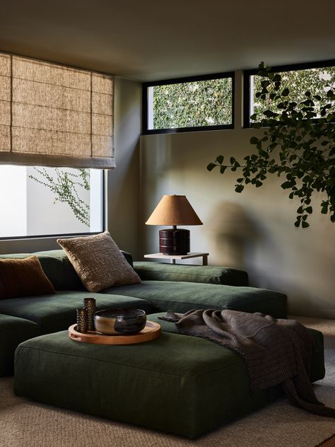 Mid Century Modern Aesthetic, Green Couch, Style Deco, Maximalism, Design Living Room, Living Room Inspo, A Living Room, Home Design Decor, Interior Inspo