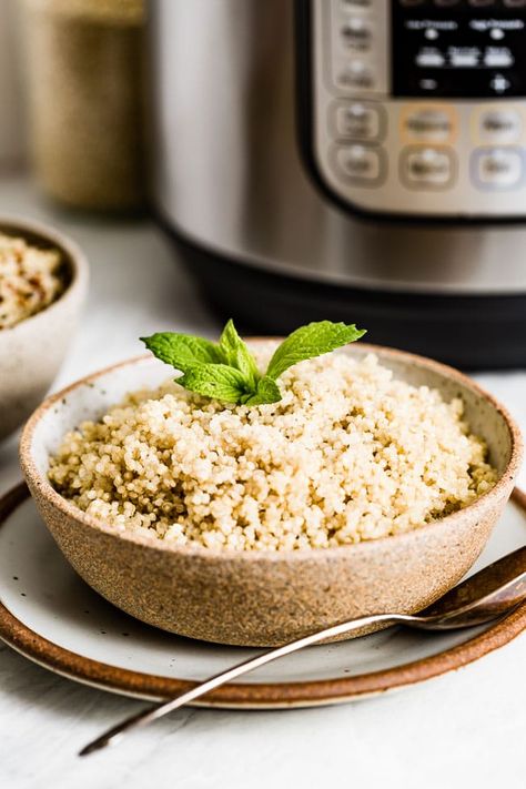 Learn how to cook perfect Instant Pot quinoa that works every time. Get my tips on cooking white, red, black and tricolor quinoa in a pressure cooker for a convenient hands-off method. #instantpot #pressurecooker #quinoa #instantpotquinoa #recipe #foolproofliving Quinoa In Pressure Cooker, How To Rinse Quinoa, Pressure Cooker Quinoa, Tricolor Quinoa, Quinoa And Black Beans, Cooking Quinoa, Instant Pot Mexican, Perfect Quinoa, Instant Pot Quinoa