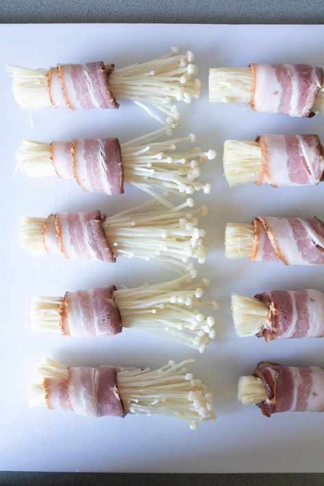 Bacon Wrapped Enoki Mushrooms, Bacon Wrapped Mushrooms, Enoki Mushroom Recipe, Bacon Roll, Pork Wraps, Bacon Dishes, Japanese New Year, Mushroom Dish, Hawaii Food