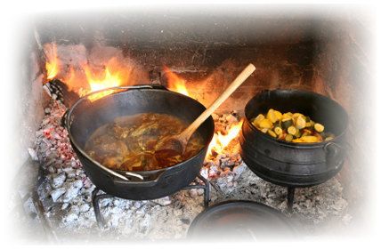 Potjiekos Potjiekos Recipes South Africa, Potjiekos Recipes, South Africa Food, South African Dishes, Africa Food, South African Recipes, Open Fire, Cast Iron Cooking, Lamb Recipes