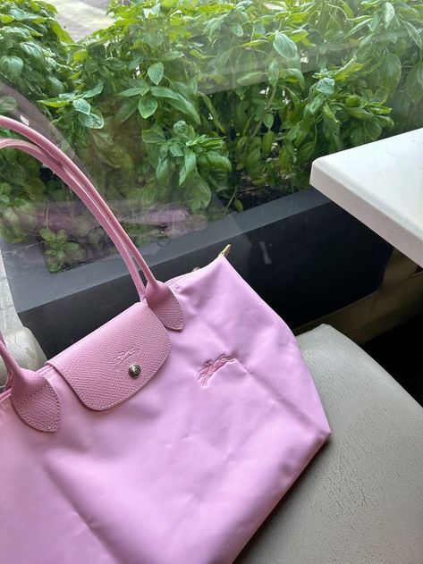 Aesthetic pink longchamp bag, coquette, pinkpilatesprincess, pink, cute bag, college bag, college tote, light pink bag, affiliate link listed… Pink Long Champ Bag, Pink Longchamp Bag Outfit, Pink Le Pliage, Pink Longchamp Bag, Light Pink Bag, Long Champ Bag, Longchamp Le Pliage Club, College Tote, Long Champ