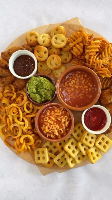 Fuss Free Family Food by Sarah Rossi on Instagram: "The school holidays means.. ✨ BRITISH TAPAS! ✨ What would be on yours?!" Savoury Board, Beige Food Board, Bring A Board Night Ideas Colours, British Party Food, Uk Snacks, Small Party Food Ideas, Sweet 16 Food Ideas, Food Tray Ideas, Cheap Party Food