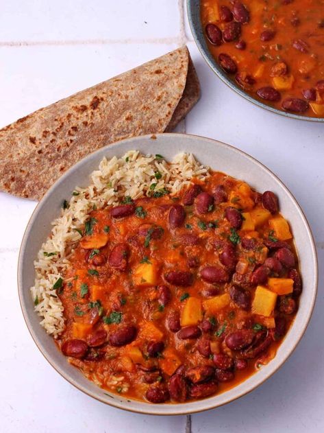 Pineapple Kidney Bean Curry - Vegan with Gusto Beans Aesthetic, Pineapple Curry Recipe, Vegan Chicken Salad, Kidney Bean Curry, Recipes With Kidney Beans, Pineapple Curry, Coconut Curry Recipes, Bean Curry, Shawarma Spices