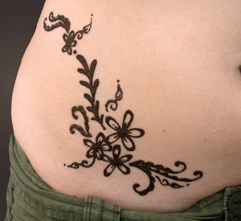 Henna tatoo- want! Hip Henna, Stomach Henna, E.t Tattoo, Small Henna Tattoos, Tattoo Fixes, Henna Flower Designs, Cute Henna Tattoos, Small Henna, Cute Henna