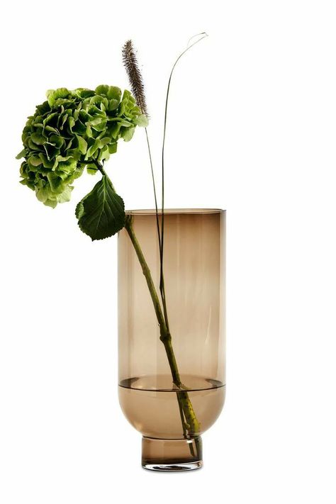 Flower Vase Ideas, Flower In A Vase, Vase Ideas, Retail Store Interior Design, Small Glass Vases, Natural Accessories, Flowers Vase, Ceiling Design Bedroom, Lighting Concepts