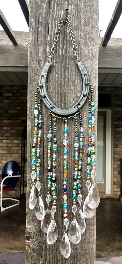 Decorated Horseshoes Diy, Horseshoe Dreamcatcher Diy, Decorated Horseshoes, Horse Signs, Horseshoe Dreamcatcher, Male Gifts, Lighthouse Crafts, Beaded Horseshoe, Horseshoe Crafts Projects