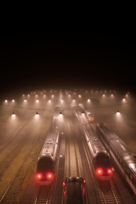 Aberrant Beauty Foggy Night, Wow Photo, New Retro Wave, Night Train, U Bahn, Foto Art, The Fog, All Aboard, Aarhus