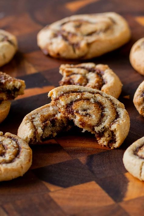 Delicious and adorable! Pumpkin spice roll cookies are like a pumpkin cinnamon roll in cookie form! They’re soft, moist cookies with crisp edges and lots of pumpkin spice and even real pumpkin. These gluten-free pumpkin cookies are perfect for fall. Soy Free Cookies, Pumpkin Spice Roll, Moist Cookies, Gluten Free Pumpkin Cookies, Vegan Shortbread, Vegan Pumpkin Spice, Vegan Gluten Free Desserts, Almond Flour Cookies, No Flour Cookies