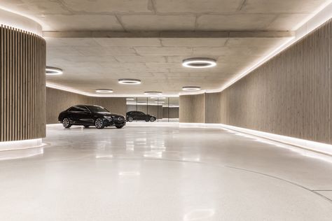 Sydney's Most Beautiful Underground Garage. Angela Kent from Kenström Design has created something between a luxury showroom and where Bruce Wayne keeps his beloved 'Batmobile.' Casa Garage, Garage Design Interior, Underground Garage, Building A Garage, Residential Garage, Luxury Garage, Modern Garage, 카페 인테리어 디자인, Garage Interior