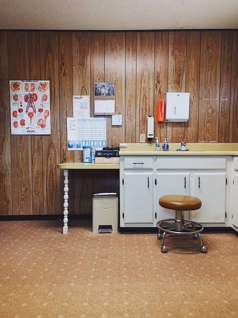 An outdated doctors office 📠 #vscox #monochrome #minimal #brown #muted #70s #interior #office #doctor #medical #wood #unseen Doctors Office Aesthetic, Office Doctor, Doctors Surgery, Split Image, Medical Decor, Photography Office, Novel Inspiration, 70s Interior, Doctors Office