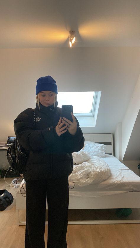 Tnf Jacket Outfit, Blue Beanie Outfit, Beanie Outfit Aesthetic, North Face Puffer Outfit, Tnf Jacket, Doudoune The North Face, Puffer Outfit, Beanie Outfit, Girls Winter Jackets