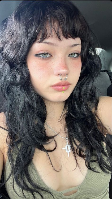 Fairy Beauty Aesthetic, Square Hairline Women, Natural Alternative Makeup, Alternative Bangs Hair, Small Eyebrows Alt, Black Hair With Long Bangs, Alt Wavy Hair, Curly Hair Micro Bangs, Brown Hair Goth