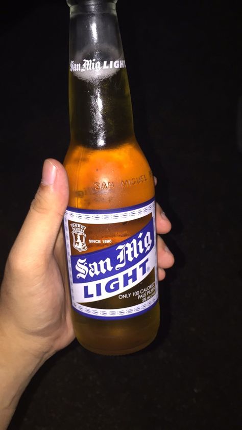 Sanmiglight Beer Picture, San Mig Apple Beer, Sanmiglight Beer, San Mig Apple, Beer Aesthetic Drinking Night, Filipino Alcohol Drinks, San Mig Light, San Miguel Light, San Mig