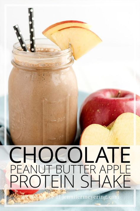 Chocolate Peanut Butter Apple Protein Shake - Start your morning right with this delicious protein shake made with chocolate, apples, and peanut powder! Apple Protein Shake, Coffee Breakfast Smoothie, Peanut Butter Apple, Pancakes Protein, Yummy Protein Shakes, Healthy Protein Shakes, Protein Powder Shakes, Peanut Powder, Chocolate Protein Shakes