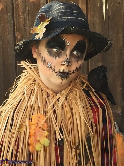 Scary Scarecrow Makeup For Men, Boy Scarecrow Makeup, Men Scarecrow Makeup, Lady Scarecrow Ideas, Men Scarecrow Costume, Male Scarecrow Makeup, Scarecrow Makeup Men, Creepy Scarecrow Costume, Homemade Scarecrow Costume