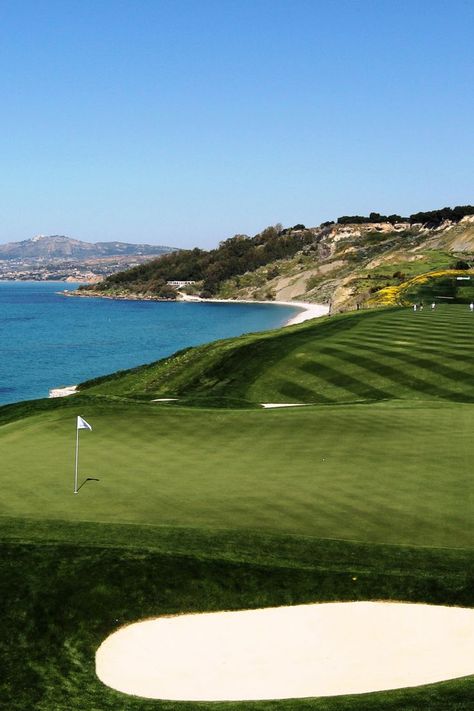 Golf hole on cliffs beside the sea. Rocco Forte Hotels, Golf Hotel, Golf Vacations, Golf Trip, Spa Resort, Loire Valley, Contemporary Luxury, Golf Resort, Sea View