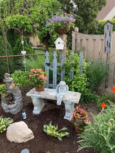 Small Memorial Garden Ideas, Easy Garden Ideas Landscaping, Garden Sitting Areas, Pet Memorial Garden, Prayer Garden, Small Courtyard Gardens, Gardening Landscaping, Corner Garden, Garden Wallpaper