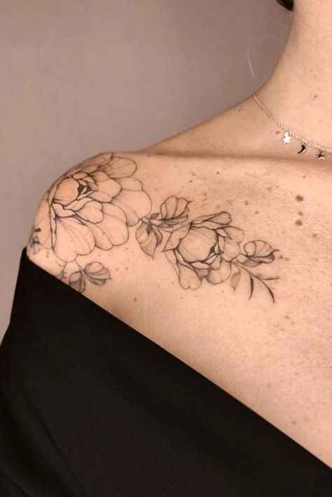 Peony Shoulder Tattoo, Tattoo Ideas Elegant, Tattoos Of Names, Floral Tattoo Shoulder, Flower Tattoo Ideas, Tattoos For Women Flowers, Flower Tattoo Shoulder, Tattoo Ideas For Men, Spine Tattoos For Women