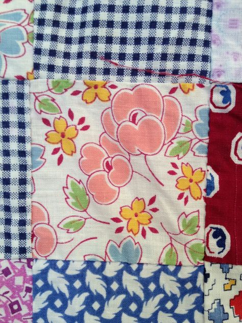 Mill Girl: Vintage feed sack quilt top Feedsack Quilt Patterns, Feed Sack Quilts, Have A Nice Vacation, Vintage Quilt Fabric, Quilts Handmade, Feedsack Quilt, Flour Sacks, Quilt Stories, Feedsack Fabric