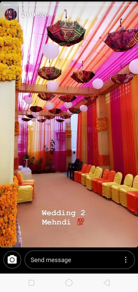 Home Wedding Decorations Indoor Indian, Home Wedding Decorations Indoor, Mandapam Decoration, Wedding Decorations Indoor, Wedding Decors, Flowers Quotes, Mandap Decor, Desi Wedding Decor, Marriage Decoration