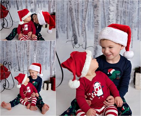 Sibling Christmas Pictures, Baby Boy Photo Shoot Ideas, Christmas Pictures Kids, Family Holiday Pictures, Big Brother Little Sister, Christmas Baby Pictures, Christmas Poses, Sibling Pictures, Boy Photo Shoot