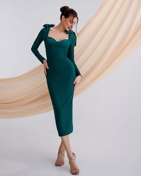 Indulge in glamour with our Emerald Sweetheart Bow Shoulder Midi Dress, a show-stopping ensemble that marries sophistication with a touch of playfulness. The sweetheart neckline and charming bow detail make this dress a delightful choice for your next event.  #emeralddress #bowshoulder #dress #dresses #mididress #stylish #fashion #weddingdress #eveningdress Emerald Dresses, Backless Midi Dress, Wear Store, Backless Jumpsuit, Blouse Sale, Simple Dress, Suits For Sale, Women's Wear, Midi Dress With Sleeves