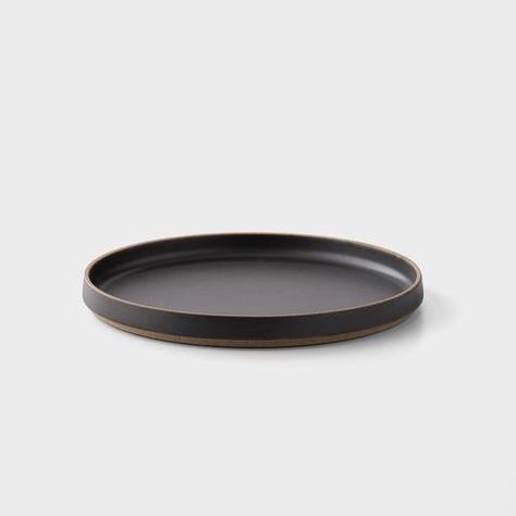 Hasami Plate - Matte Black Traditional Japanese Aesthetic, Hallway To Bedrooms, Classic Dinnerware, Modern Plates, Black Dinner, Commercial Dishwasher, Natural Line, Japanese Aesthetic, Dinner Plate Sets