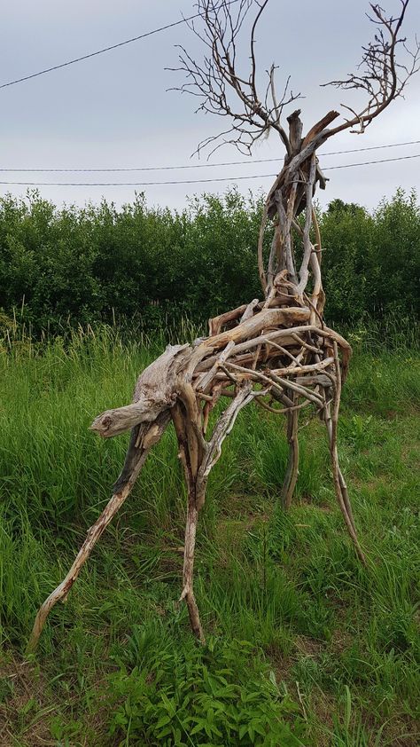 Twig Furniture Diy, Tree Limb Projects, Nature Art Installation, Tree Limb Projects Diy Ideas, Diy Garden Sculpture Ideas, Twig Sculpture, Woodland Sculpture, Twig Art, Driftwood Art Diy