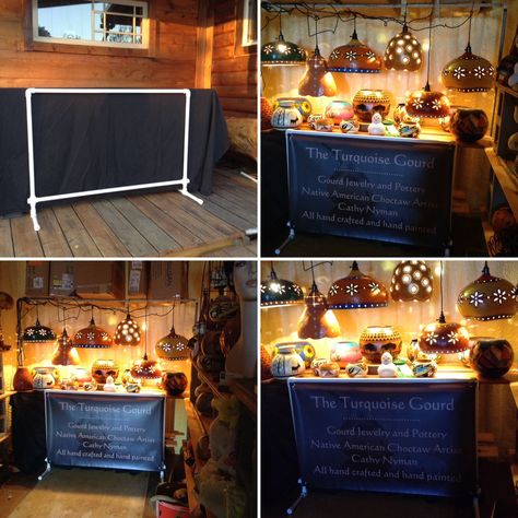 DIY banner display stand ,cost only $11.49 to make . Diy Banner Stand, Homemade Banners, Soccer Banquet, Craft Fair Booth Display, Diy Flag, Banquet Ideas, Fair Booth, Backdrop Diy, Picture Banner