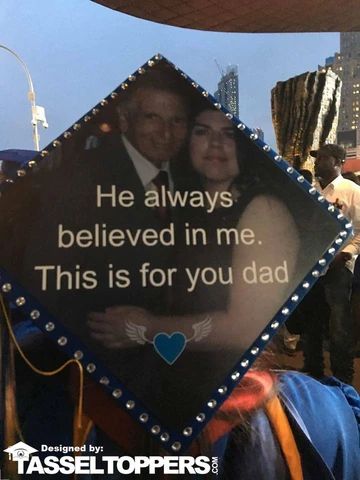 Grad Photo Ideas, Diy Grad Cap, Graduation Outfit College, Graduation Cap Ideas, College Grad Cap Ideas, Grad Cap Decorated, Graduation Cap Decoration Diy, High School Graduation Cap, College Graduation Cap Decoration