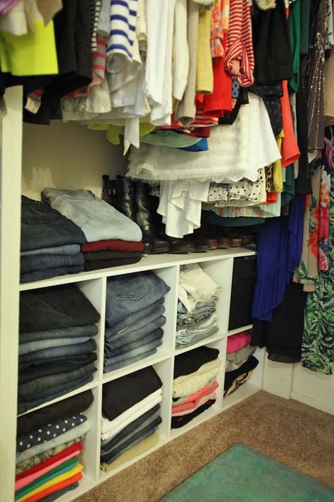 Natalie Dressed: tips for organizing & styling your closet Ideas Para Organizar Ropa, Cubby Closet, Diy Cube Storage, Cube Shelves, Clothes And Shoes, Fashion Organization, Closet Makeover, Master Closet, How To Organize