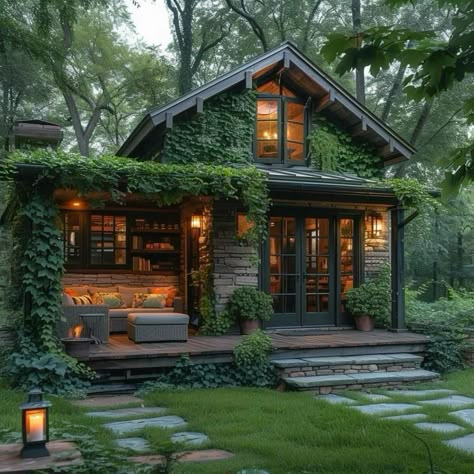 Tiny House In Mountains, Mountain Small House, Wood House Design Small Modern, Houses In The Forest Aesthetic, Small Winter Home Exterior, Small Wood House, Small House In The Woods, Wood Exterior House, Small Mountain House