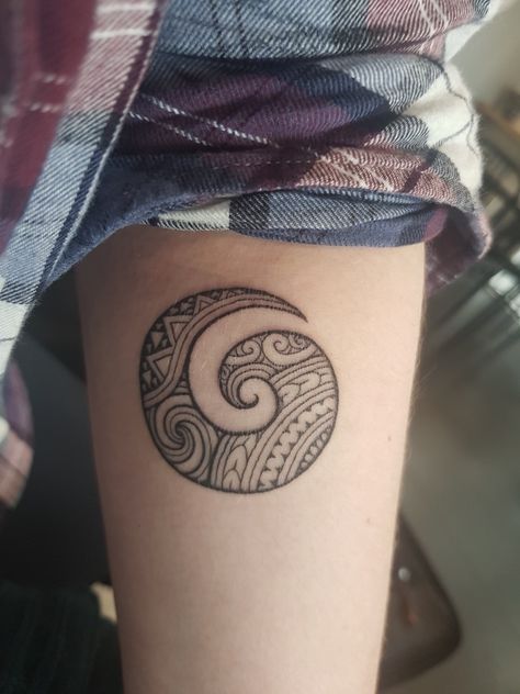 #koru #maori #spiral #tattoo Koru Tattoo Woman, Koru Tattoo Design, Maori Koru Tattoo, Small Maori Tattoo Woman, Koru Tattoo Maori, Small Maori Tattoo, Koru Tattoo, Spiral Tattoo, Maori Koru