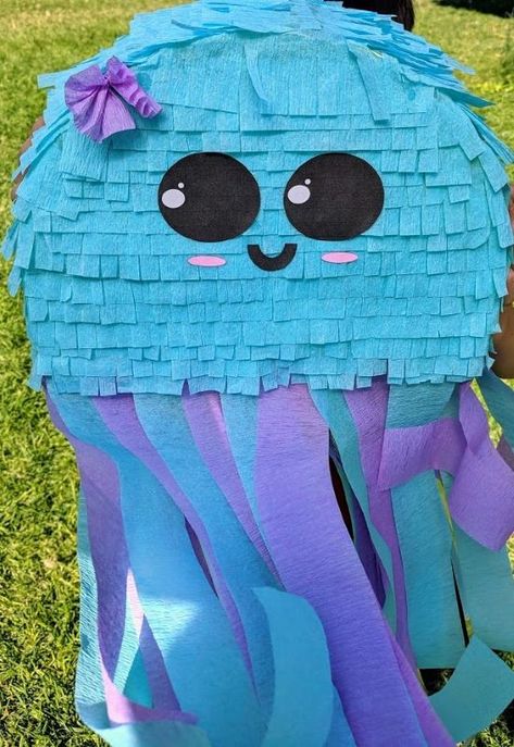 Jellyfish Pull Piñata | Fun Family Crafts Mermaid Pinata, Totoro Party, Diy Jellyfish, Candy Toys, Recycled Crafts Kids, Piñata Ideas, Frozen Themed Birthday Party, Mini Pinatas, Ocean Birthday