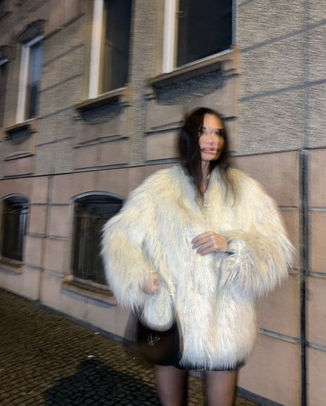 White Fur Coat Outfit, Fur Aesthetic, Fur Outfit, Fur Coat Outfit, White Fur Coat, Ibiza Outfits, Sleek Dress, Nye Outfits, Bachelorette Outfits