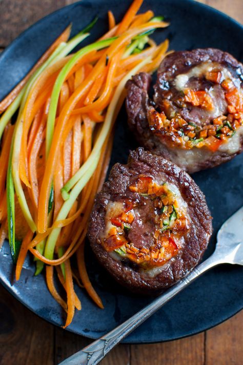 Vegetable Stuffed Steak Rolls with Balsamic Glaze - These steak pinwheels stuffed with carrots, zucchini, bell peppers, and Parmesan are flavorful and elegant yet are surprisingly easy to make. | tamingofthespoon.com Stuffed Steak Rolls, Grilled Stuffed Flank Steak, Stuffed Steak, Steak Pinwheels, Steak Rolls, Prosciutto Recipes, Flank Steak Recipes, Beef Roll, Grilled Meat Recipes