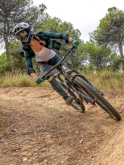 Mountain Biking Outfit, Mountain Bike Training, Mountain Biking Photography, Mtb Girl, Mountain Biking Women, Mountain Biking Gear, Bike Training, Bicycle Mountain Bike, Dirt Bike Girl