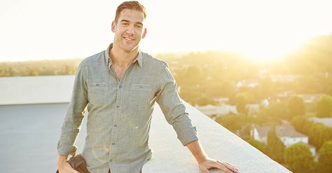 I was so lucky to find this piece of inspiration by @LewisHowes! I hope you take 5 mins to enjoy: Share the Light - http://lewishowes.com/podcast/share-the-light/ Male Realtor Photoshoot Photo Ideas, Timeless Moodboard, Male Lifestyle, Male Photoshoot, Team Photoshoot, Photoshoot Moodboard, Male Headshots, Lifestyle Entrepreneur, Lewis Howes