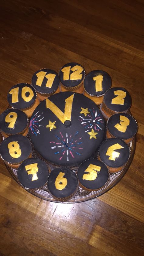 Clock Cake, New Year Clock, 2nd Year, New Years Eve, No Bake Cake, Clock, Baking, Cake