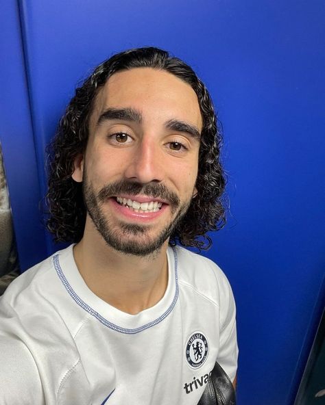 Marc Cucurella, Cristiano Ronaldo, Ronaldo, Che Guevara, Chelsea, Historical Figures, Quick Saves, Bonito, Chelsea Fc