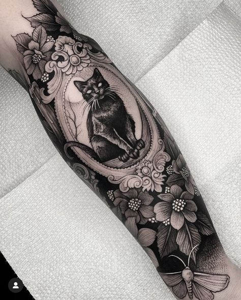 Back Cat Tattoo, Cat Portrait Tattoo, Cat Portrait Tattoos, Maching Tattoos, Rising Moon, Portrait Tattoos, Tattoo Instagram, Witch Tattoo, Cat Tattoo Designs