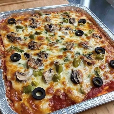 Keto Pizza Pie, Crustless Pizza Bake, Pizza Type Recipes, Weight Watchers Pizza, Crustless Pizza, Ww Food, Keto Easy, Martha Stewart Recipes, Ground Italian Sausage