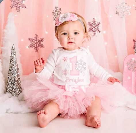 1st Birthday Onederland, Winter Onederland Party Girl 1st Birthdays, Winter Onederland Party Girl, Winter Onederland Cake, First Birthday Winter, Winter Onederland Birthday Party, Winter Onederland Party, Onederland Birthday Party, 1st Birthday Tutu