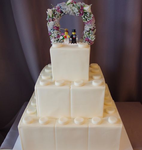 (1160) LEGO Theme Wedding Cake Lego Cake Wedding, Minecraft Wedding Cake, Lego Wedding Cake Topper, Lego Wedding Bouquet, Lego Wedding Ideas, Lego Torte, Lego Wedding Cake, Lego Wedding Cakes, Wedding Cake Tasting